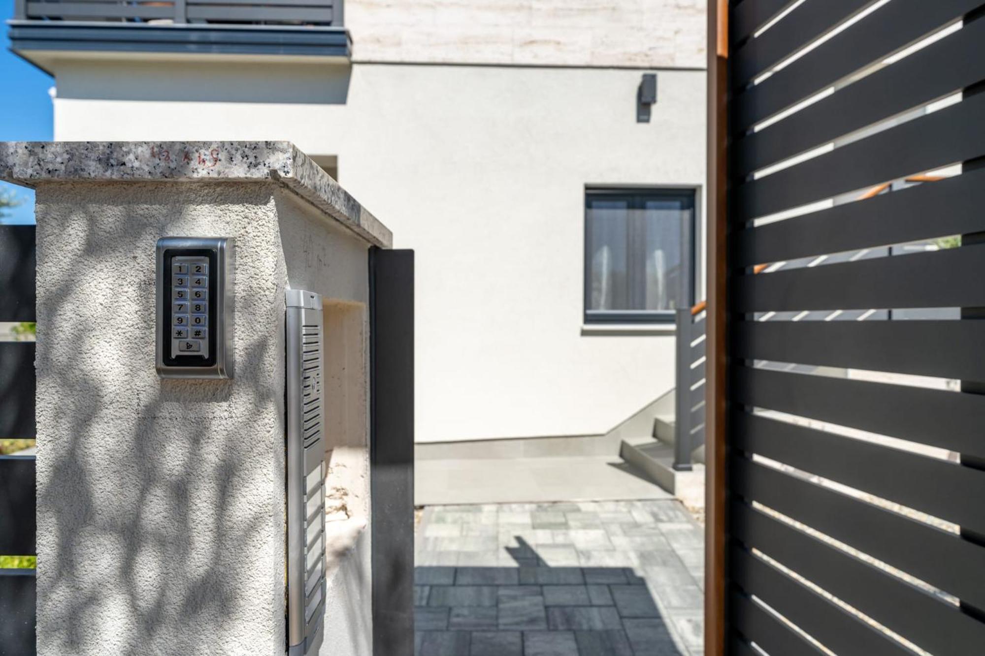 Residence Jonathan Biograd Na Moru Exterior foto